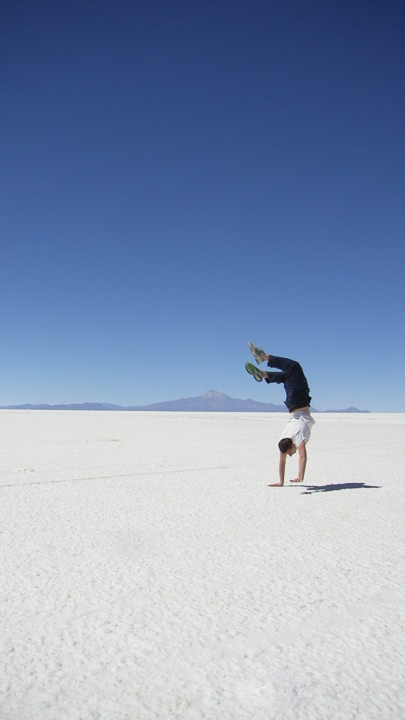 Handstand, Salar de Uyuni - Bolivien
